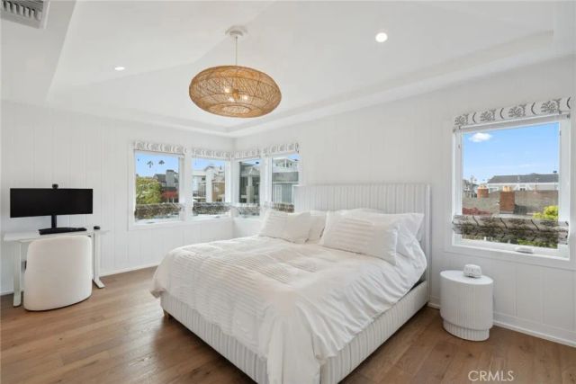 300 Coral Avenue, Newport Beach, CA 92662