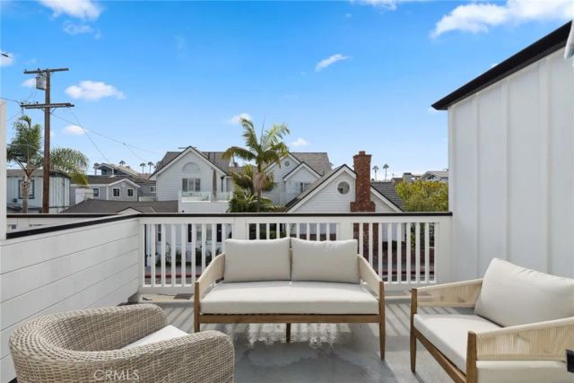 300 Coral Avenue, Newport Beach, CA 92662
