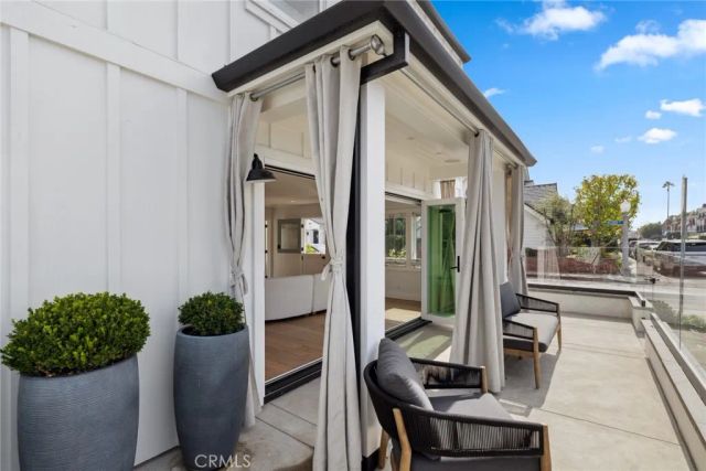 300 Coral Avenue, Newport Beach, CA 92662