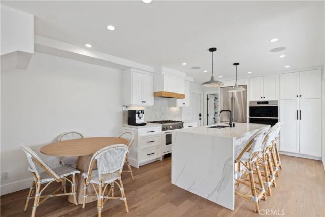 300 Coral Avenue, Newport Beach, CA 92662