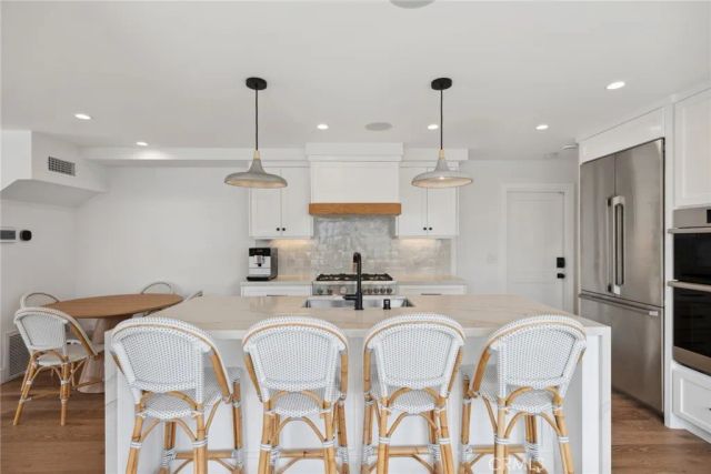 300 Coral Avenue, Newport Beach, CA 92662