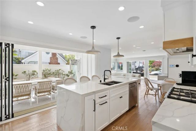 300 Coral Avenue, Newport Beach, CA 92662