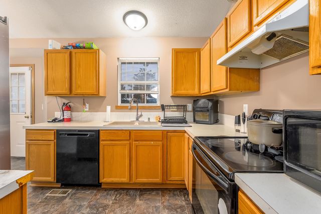 5018 E 27th St N, Wichita, KS 67220