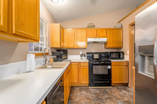 5018 E 27th St N, Wichita, KS 67220