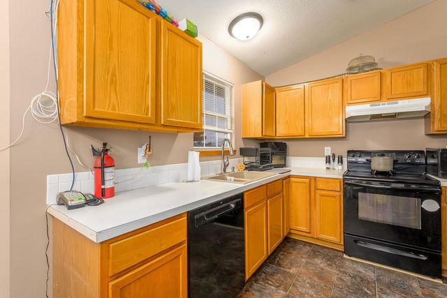 5018 E 27th St N, Wichita, KS 67220