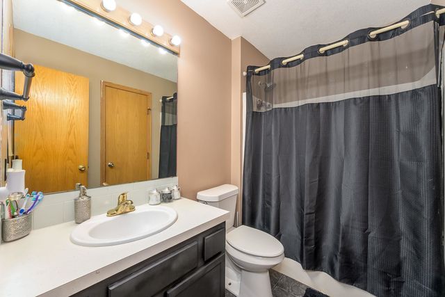 5018 E 27th St N, Wichita, KS 67220