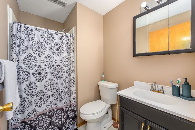 5018 E 27th St N, Wichita, KS 67220