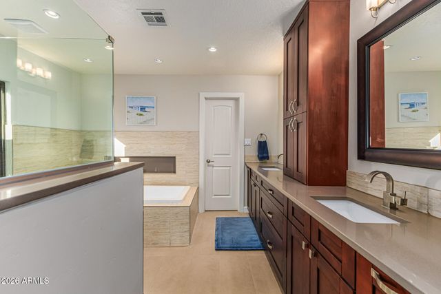 5821 E CACTUS Road, Scottsdale, AZ 85254