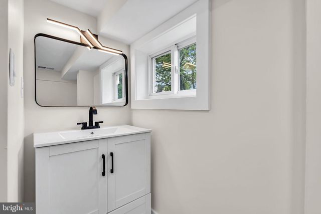 37 WASHINGTON AVE, Berlin, NJ 08009