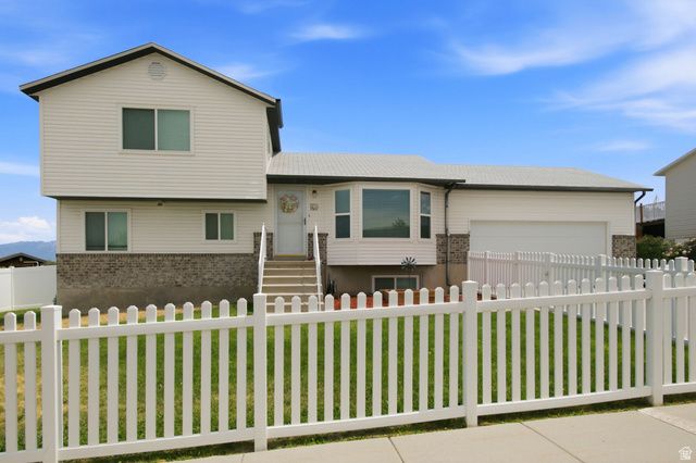 3867 S DITSIE DR, Magna, UT 84044