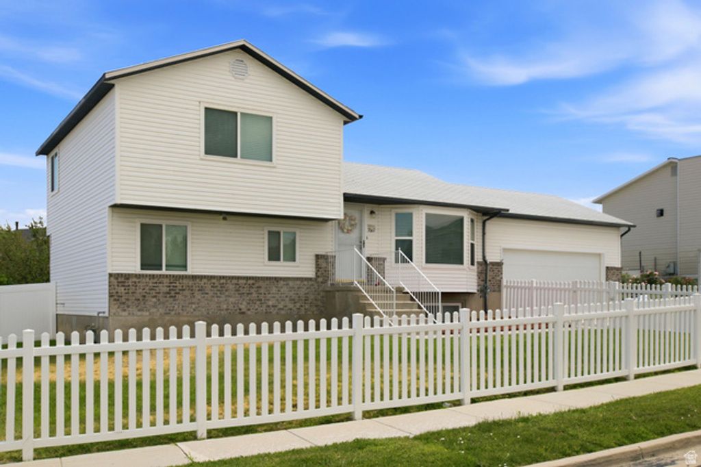 3867 S DITSIE DR, Magna, UT 84044
