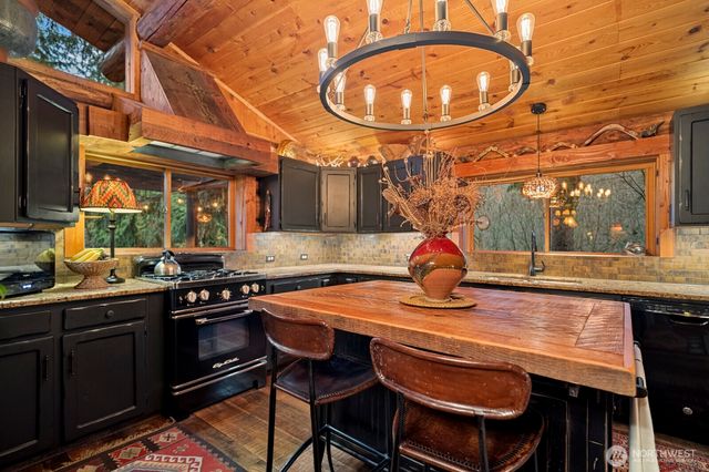 18904 233rd Avenue NE, Woodinville, WA 98077
