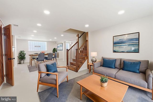 3225 CHESTNUT ST NE, Washington, DC 20018