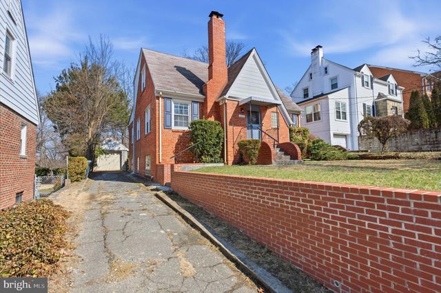 3225 CHESTNUT ST NE, Washington, DC 20018