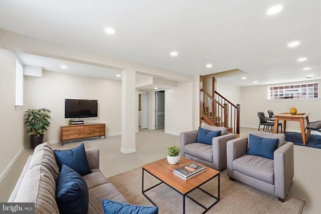 3225 CHESTNUT ST NE, Washington, DC 20018