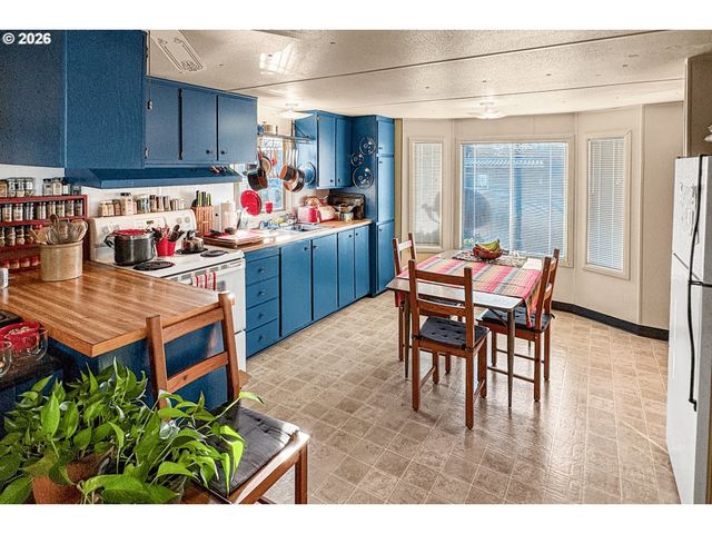 2300 Se 82ND Ave 26, Portland, OR 97216