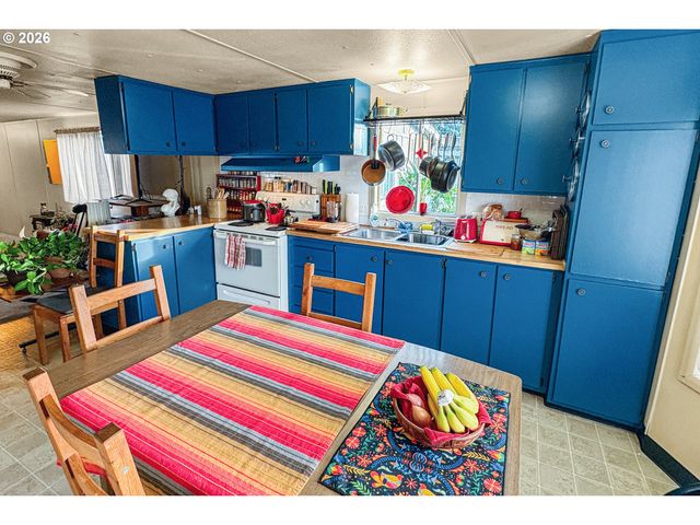 2300 Se 82ND Ave 26, Portland, OR 97216