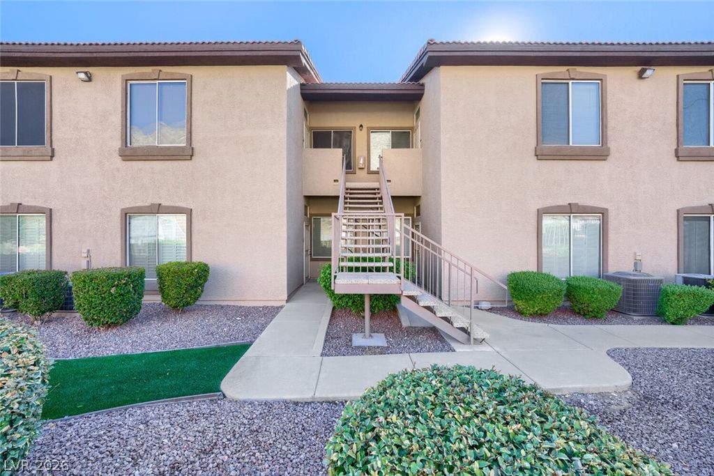 3545 Cactus Shadow Street 203, Las Vegas, NV 89129 — photo 3