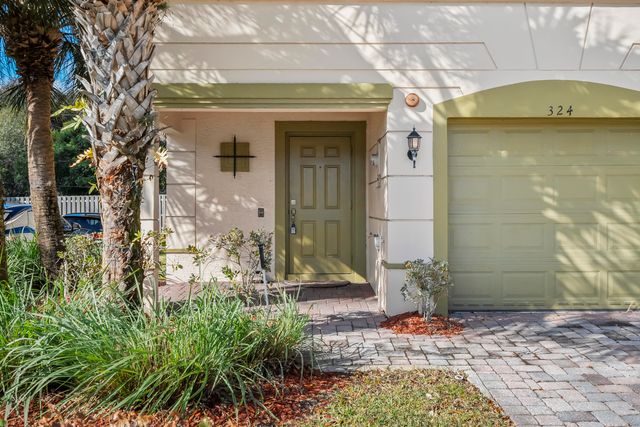 324 SE Bloxham Way, Stuart, FL 34997