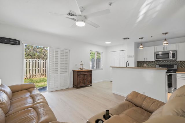 324 SE Bloxham Way, Stuart, FL 34997