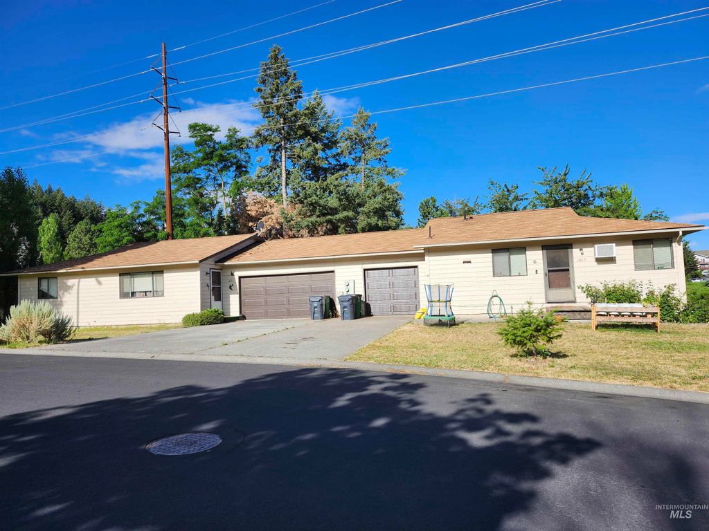 1403/1405 Pine Cone Rd, Moscow, ID 83843