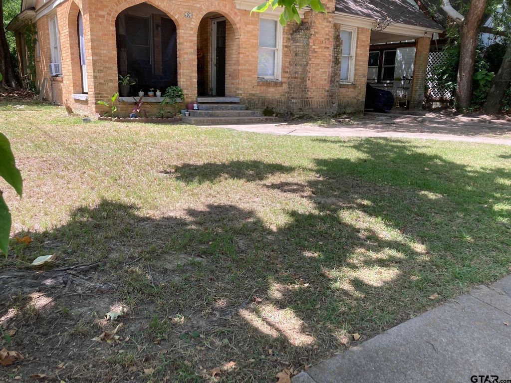 900 Lindsey Ln., Tyler, TX 75701