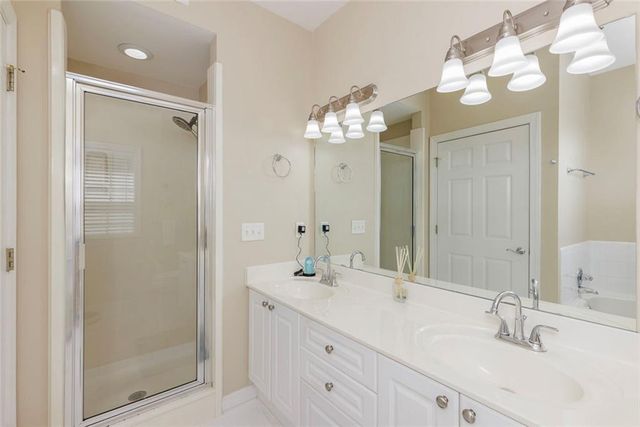 131 Ashford Circle 131, Dunwoody, GA 30338