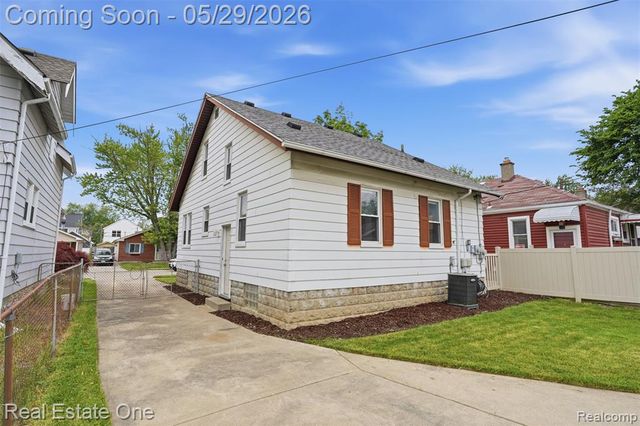 3600 Royal Avenue, Berkley, MI 48072