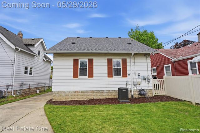 3600 Royal Avenue, Berkley, MI 48072