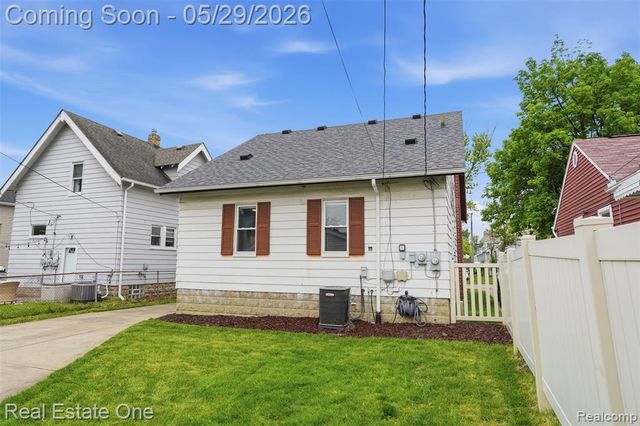3600 Royal Avenue, Berkley, MI 48072