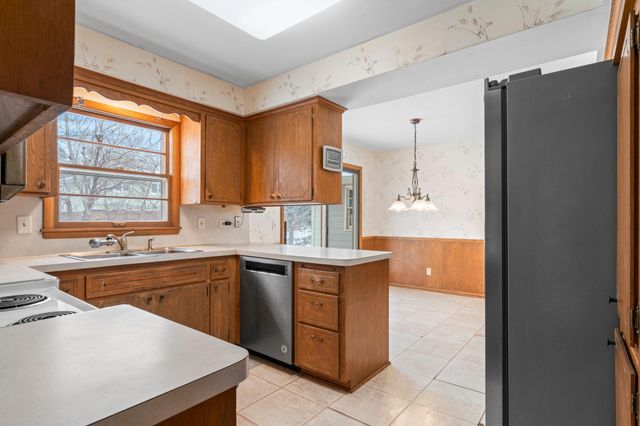 75 Rhode Island Avenue S, Golden Valley, MN 55426