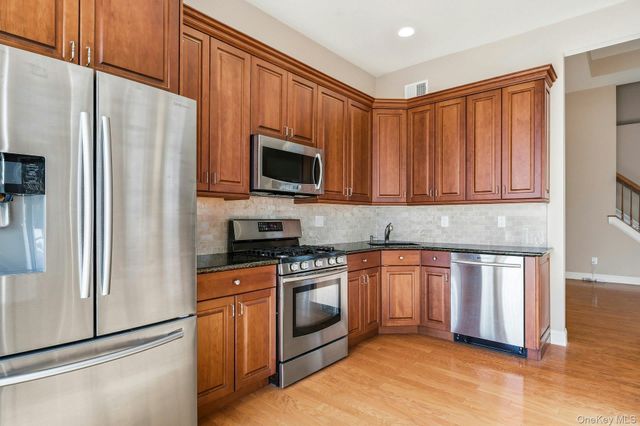 83 Pacific Dunes Court 83, Medford, NY 11763