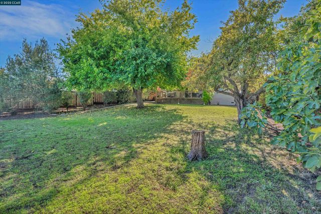 2968 Glenside Dr, Concord, CA 94520