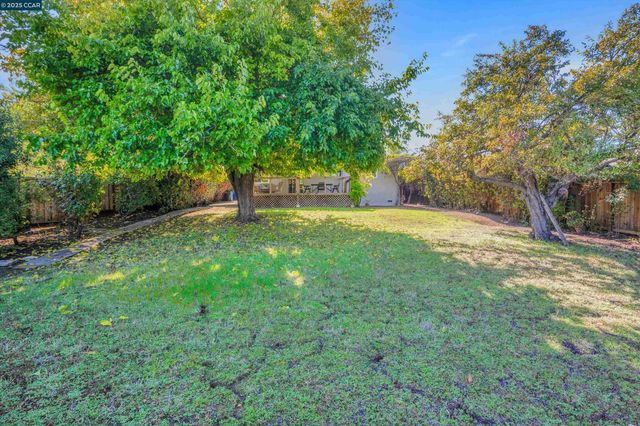 2968 Glenside Dr, Concord, CA 94520