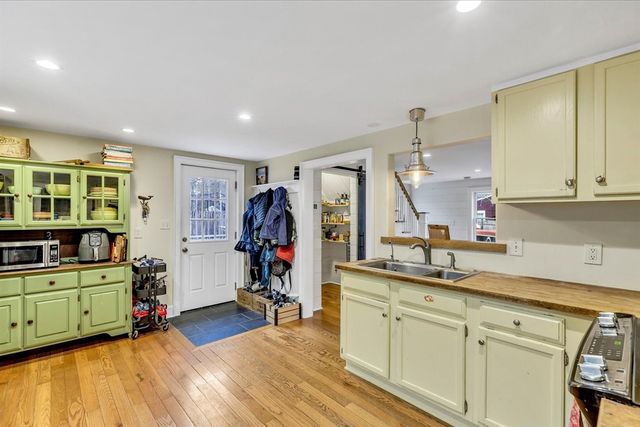 34 Weir Rd, Yarmouth, MA 02675