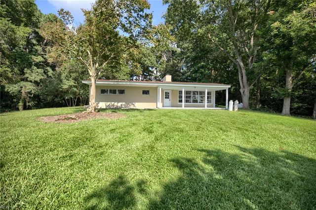 5790 York Haven LN, Gloucester, VA 23061
