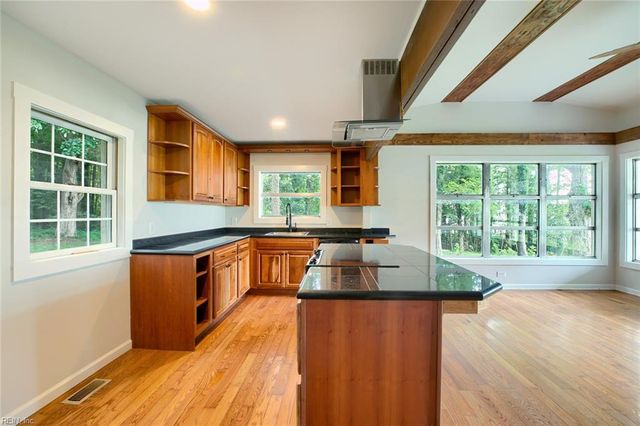 5790 York Haven LN, Gloucester, VA 23061