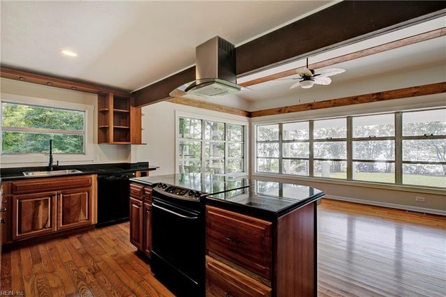 5790 York Haven LN, Gloucester, VA 23061