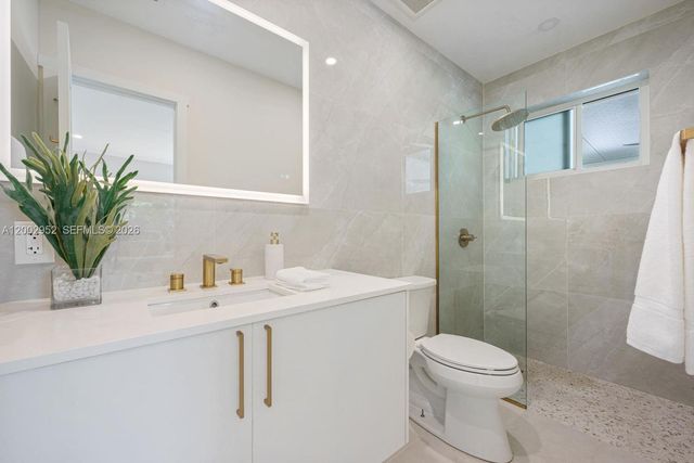 8405 SW 144th St, Palmetto Bay, FL 33158