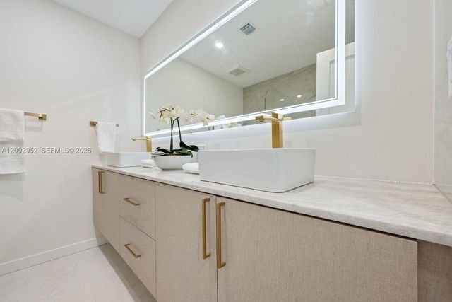 8405 SW 144th St, Palmetto Bay, FL 33158