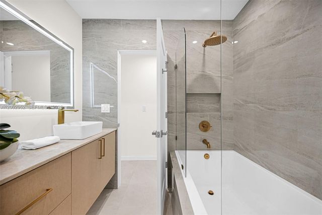 8405 SW 144th St, Palmetto Bay, FL 33158