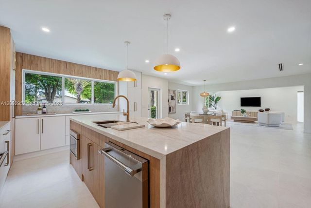 8405 SW 144th St, Palmetto Bay, FL 33158