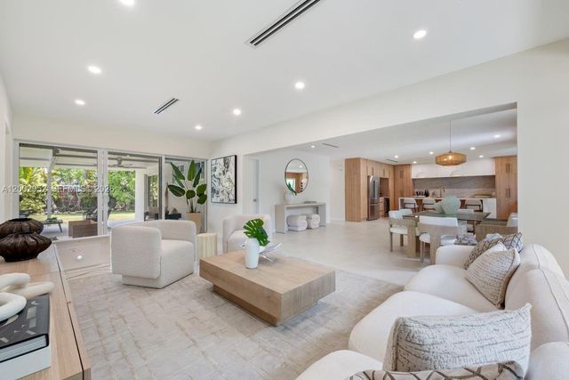 8405 SW 144th St, Palmetto Bay, FL 33158