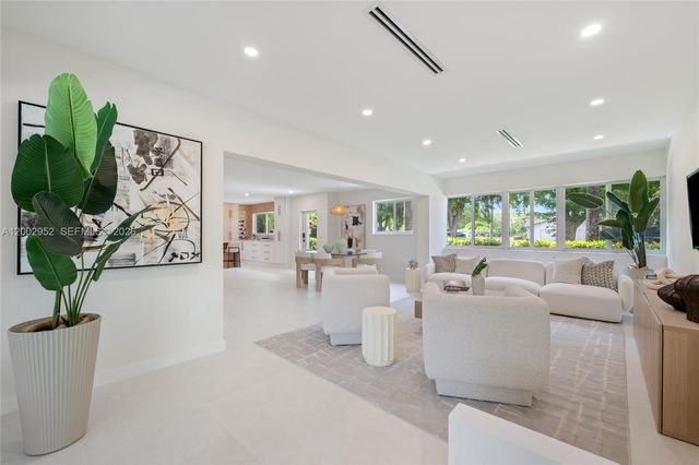 8405 SW 144th St, Palmetto Bay, FL 33158