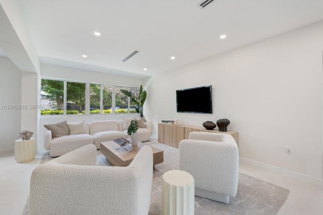 8405 SW 144th St, Palmetto Bay, FL 33158