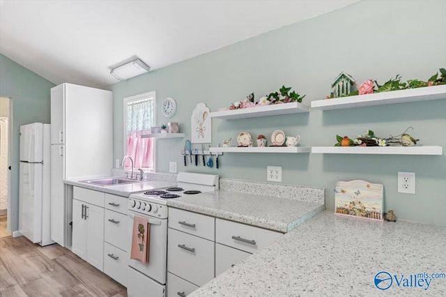 1312 Oneonta Cut-Off Road, Albertville, AL 35950