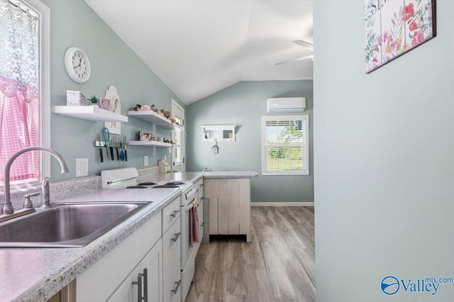 1312 Oneonta Cut-Off Road, Albertville, AL 35950