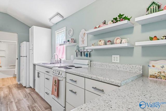 1312 Oneonta Cut-Off Road, Albertville, AL 35950