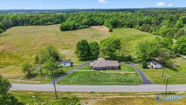1312 Oneonta Cut-Off Road, Albertville, AL 35950
