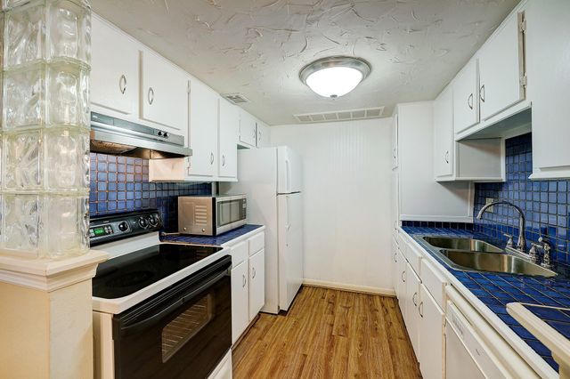 855 Augusta Drive S 58, Houston, TX 77057